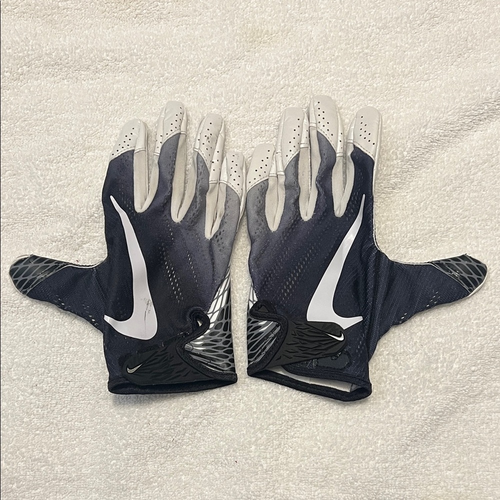 Nike Black and Gray Athletic Gloves